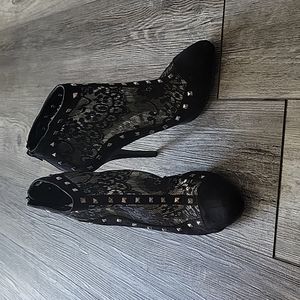 NWOB Shoe Dazzle Alejandra Studded Lace Booties